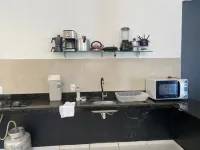 Casa com Piscina e Jardim, a 400m da Praia de águas quente. Aceita seu animal.