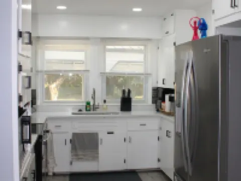 Spacious, Fully Remodel 4-bedroom house 2.5 bathroom in charming Carthage 迦太基酒店