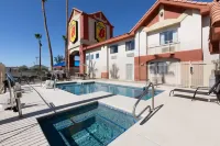 Super 8 by Wyndham Tucson/Grant Road Area AZ - Kolam Renang Peribadi