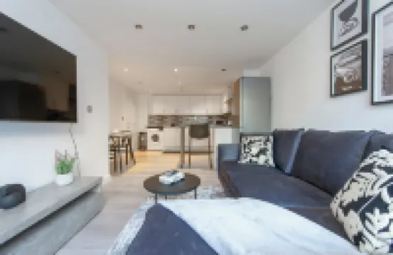 Stylish Luxe Apartment in Crayford
