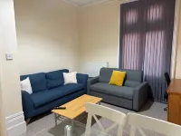 1 Bed Flat - Sleeps 5 - Parking - Wifi - 2-Star