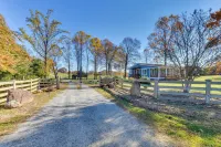 Modern Clarkesville Cottage w/ Decks & Patio! - parking
