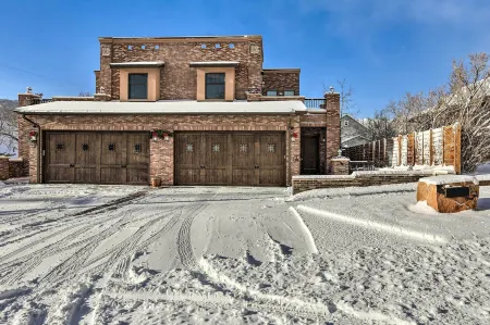 1/2 Mi to Dtwn: Golden Gem w/ Patios! Отели в г. Голден