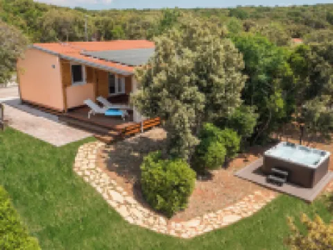Camping Homes Mon Perin Hotels in Bale