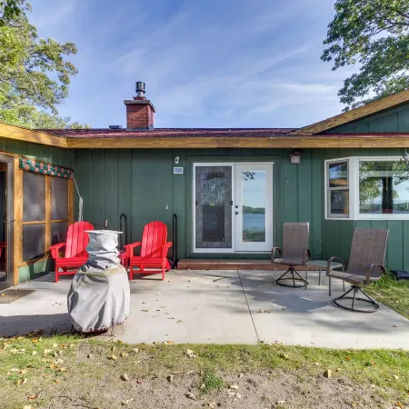 Lakefront Walker Home w/ Boat Dock & Lift!