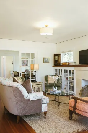The Down Town House - Charming Bungalow In San Luis Obispo - Private parking! Отели рядом с достопримечательностью «Государственный университет Калифорния Политекник»