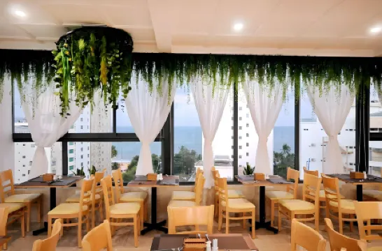 Angel Hotel Nha Trang Отели рядом с достопримечательностью «Чамские Башни Понагар»