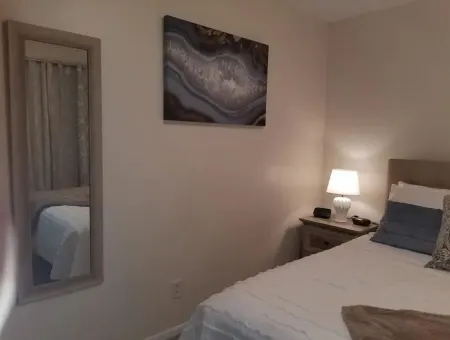 Lyle and Taylor present-Spacious Private Apt