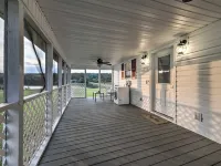 Waterfront Dunlap Cottage: Large Yard + Views Hotel di Sequatchie County