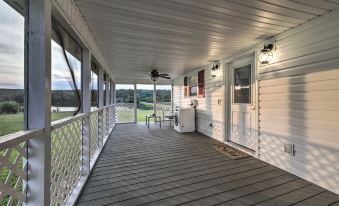 Waterfront Dunlap Cottage: Large Yard + Views