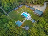 Boutique Resort for Grown-Ups – Hot Tub, Fire Pit, and Chill Vibes- Home 3