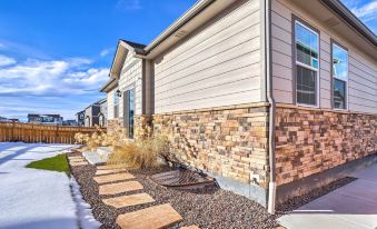 Spacious Aurora House w/ Yard ~ 10 Mi to Dia!