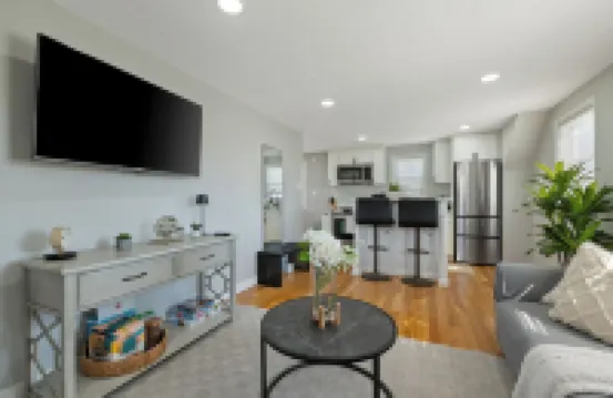 LunaVista's Cozy Corner, 1B&1Bth Hotels in Hempstead