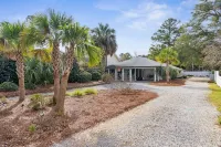 Le Hibou Blanc (A) - Fairhope: Laid-back Sophistication