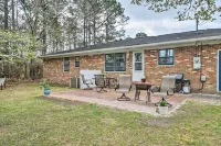 Cozy Wilmington Vacation Rental 10 Mi to Beach! - Spa