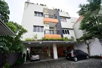 Picasso Inn Hotell i Desa Cilandak