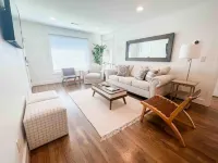 Beautiful 2BR Condo in Homewood next to SOHO