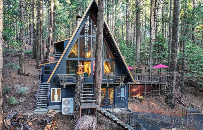3 Mi to Calaveras Big Trees: Cabin w/ Fire Pit!