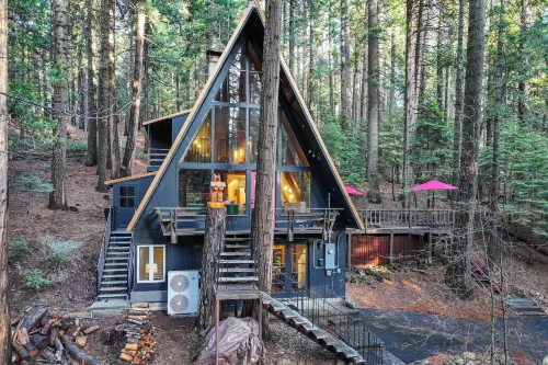 3 Mi to Calaveras Big Trees: Cabin w/ Fire Pit! - 3-stjärniga