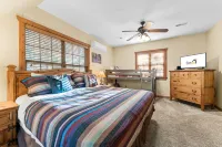 River's Creek 4 Bedroom Cabin by RedAwning