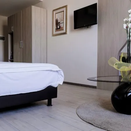 Queen Hotel Отели рядом с достопримечательностью «Станция метро Bignami»