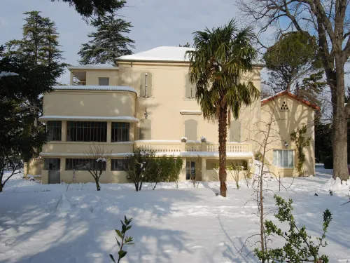 Country House in Provence with Garden Access