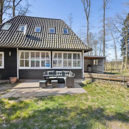 Moderne Wohnung mit Terrasse.
