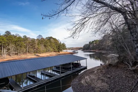 Lakeside Haven with Gourmet Kitchen