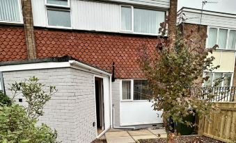 Howick House-Sleeps 5-Pet Friendly-Parking-Garden