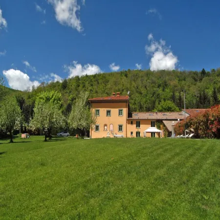 Villa in Pistoia with Heated Pool & Sauna