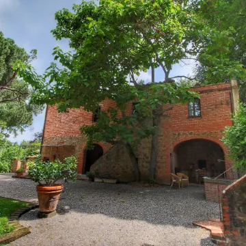 Peaceful Villa Stay in Tuscany