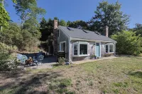 Bright & open private home, close to beach. Renovated clean and pet friendly!