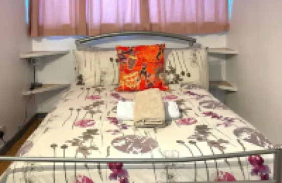 House - Sleeps 10 - Garden - Parking