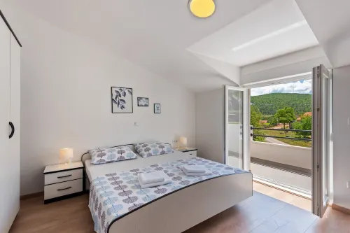 Modern Private Villa Bonaventura with Pool & Jacuzzi & BBQ for Families & Groups Near Split -  Casas de vacaciones