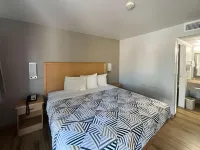 Motel 6 Riviera Beach, FL