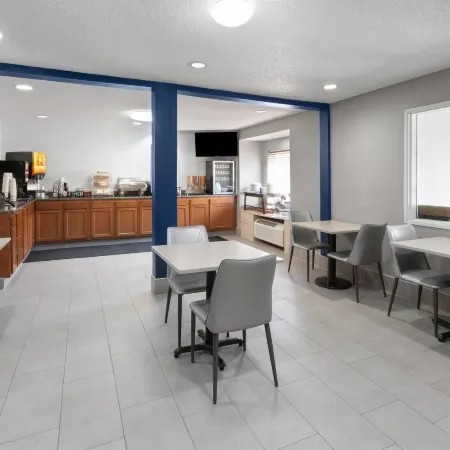 Microtel Inn & Suites by Wyndham Sioux Falls Отели в г. Су-Фолс