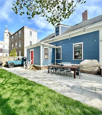 Downtown Historic Home - Free Parking & Backyard!