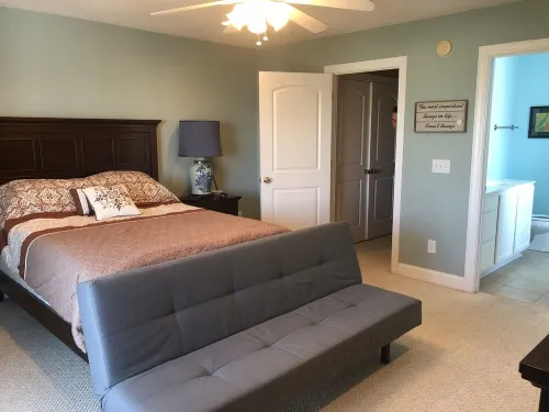 Modern Beach House w/ Ocean View - 2 min walk to the beach!