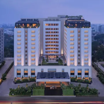Pullman Chennai Anna Salai Отели рядом с достопримечательностью «Храм Ашталакшми»