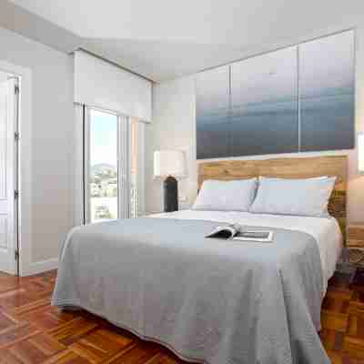 Great penthouse next to the beach. Elcano Terrace Rooms