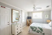 Salty Kisses Seaside Condo just steps to the beach and fishing pier