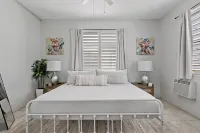 Town Treasure - King Bed - Walkable - AC فنادق في 