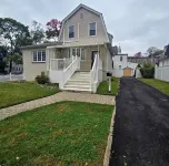 Family-Friendly 3-Bedroom/2.5-Bath House Near NYC Manhattan and MetLife Stadium