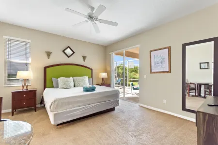 Sun Living: Golf Community, Private Pool 809 4 Bedroom Villa Отели в г. Давенпорт