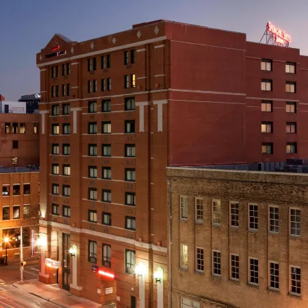 SpringHill Suites Dallas Downtown/West End Отели рядом с достопримечательностью «Аквариум Даллас Уорлд»