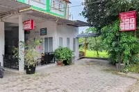 OYO 1330 탄중피낭 레지던스 샤리아 빈탄 호텔