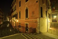 Ai Reali di Venezia, an SLH Hotel