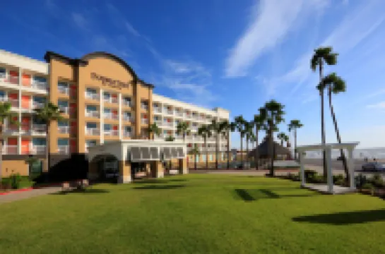 DoubleTree by Hilton Galveston Beach Hotels near Seawolf Park