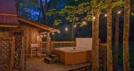 Moore House Inn & Cabins