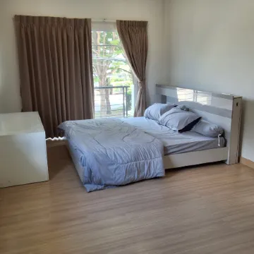 Spacious Entire House with shared Fitness Room and Shared Indoor Pool in club
